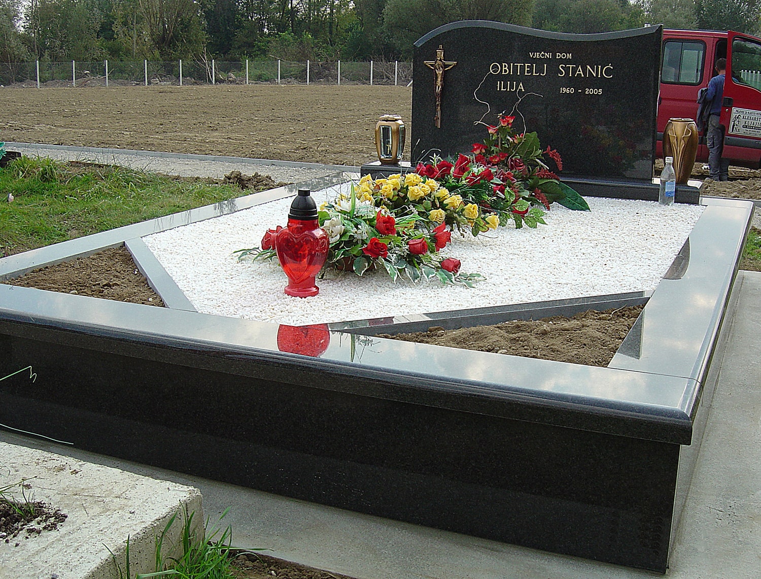 Klesarstvo Kljajić - Zagreb, Donja Zelina, izrada spomenika, grobnica, obrada kamena