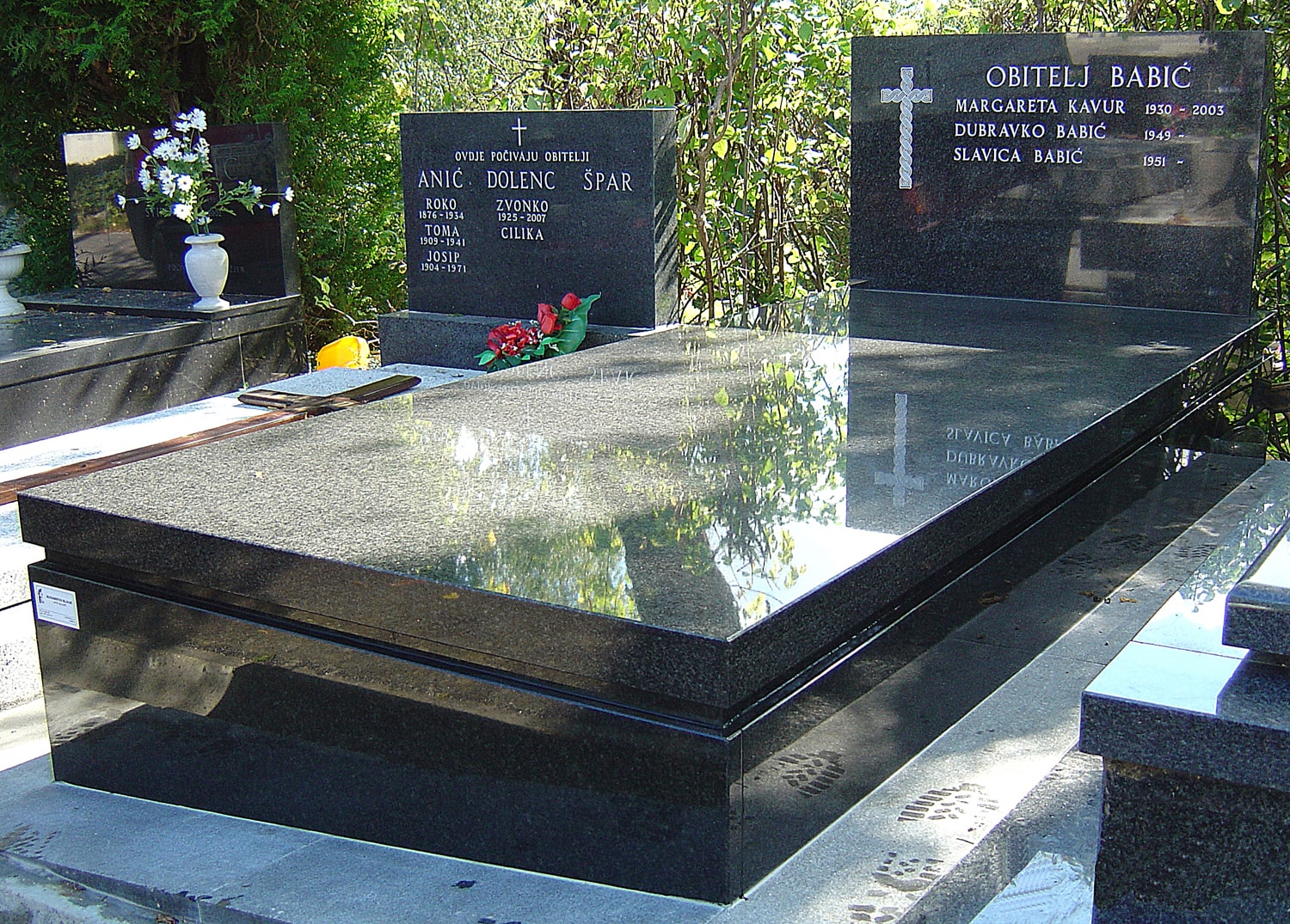 Klesarstvo Kljajić - Zagreb, Donja Zelina, izrada spomenika, grobnica, obrada kamena