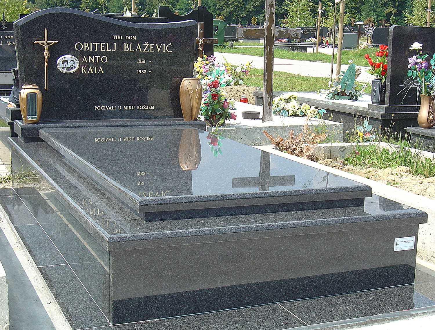 Klesarstvo Kljajić - Zagreb, Donja Zelina, izrada spomenika, grobnica, obrada kamena