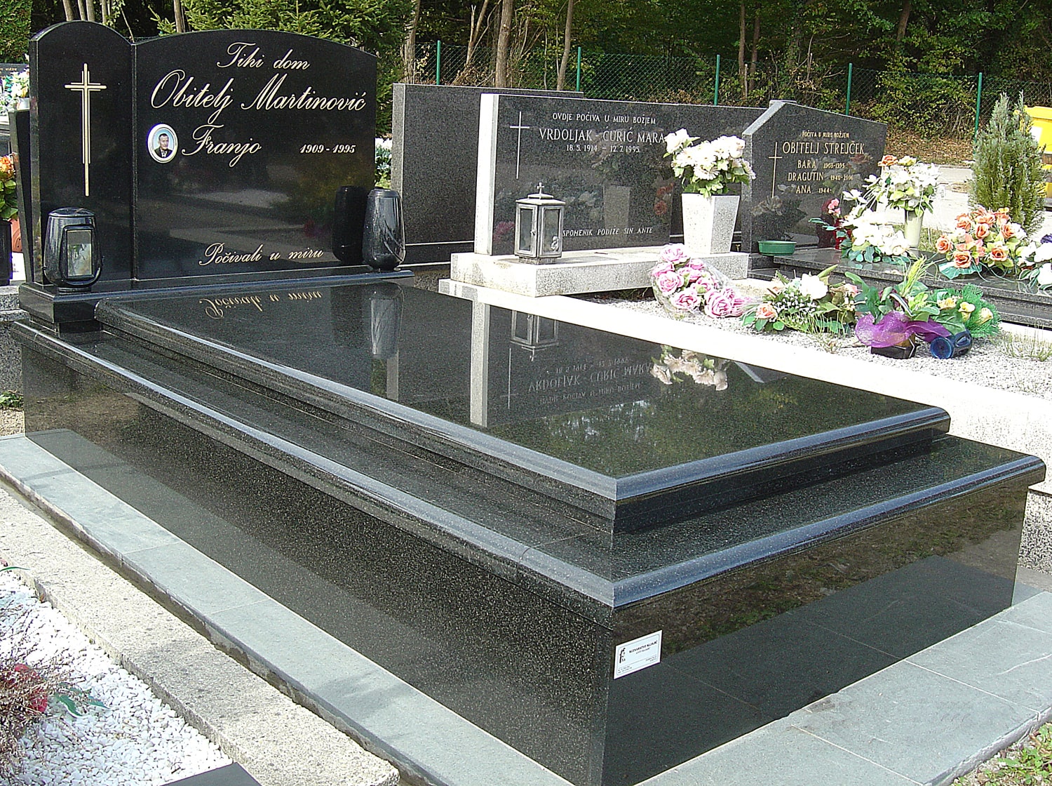 Klesarstvo Kljajić - Zagreb, Donja Zelina, izrada spomenika, grobnica, obrada kamena