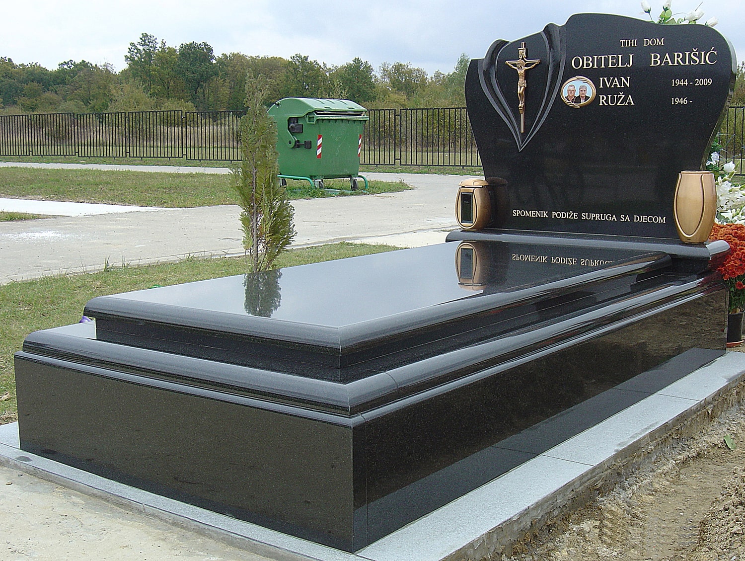 Klesarstvo Kljajić - Zagreb, Donja Zelina, izrada spomenika, grobnica, obrada kamena