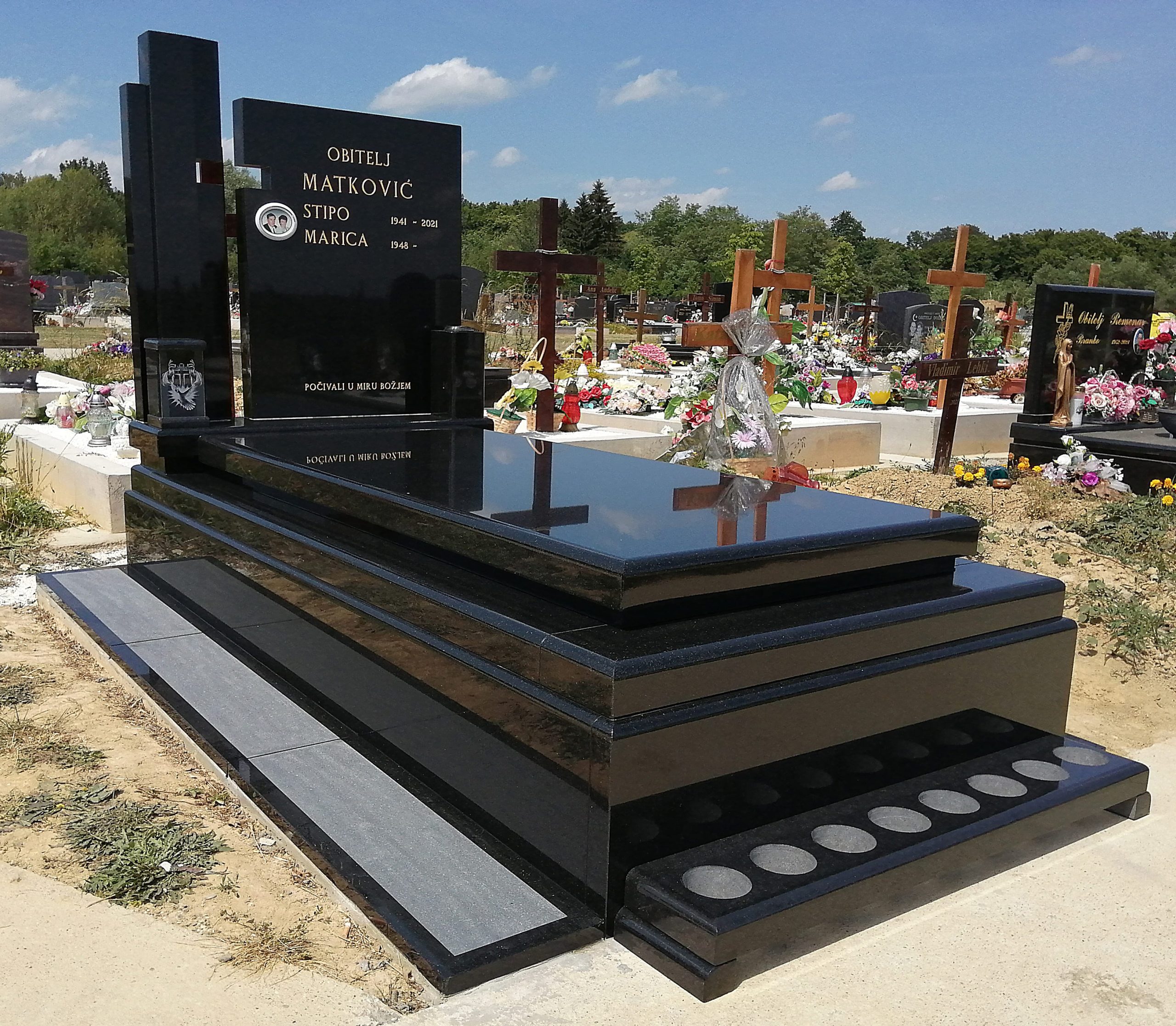 Klesarstvo Kljajić - Zagreb, Donja Zelina, izrada spomenika, grobnica, obrada kamena