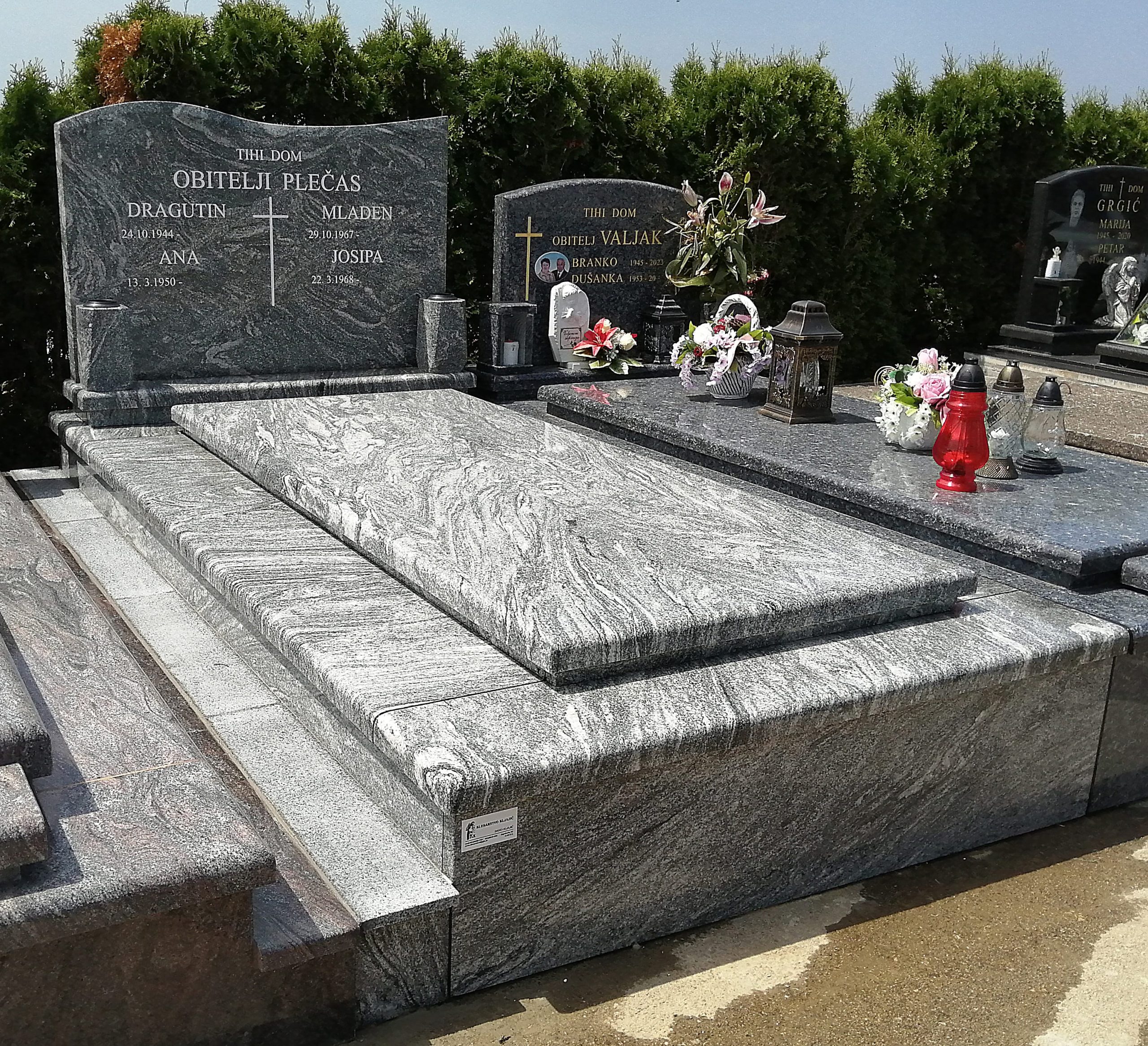 Klesarstvo Kljajić - Zagreb, Donja Zelina, izrada spomenika, grobnica, obrada kamena